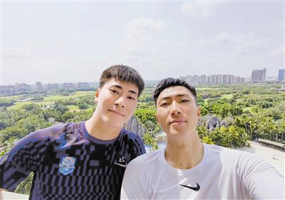 两人说着，已经从宋家大院走了出来。